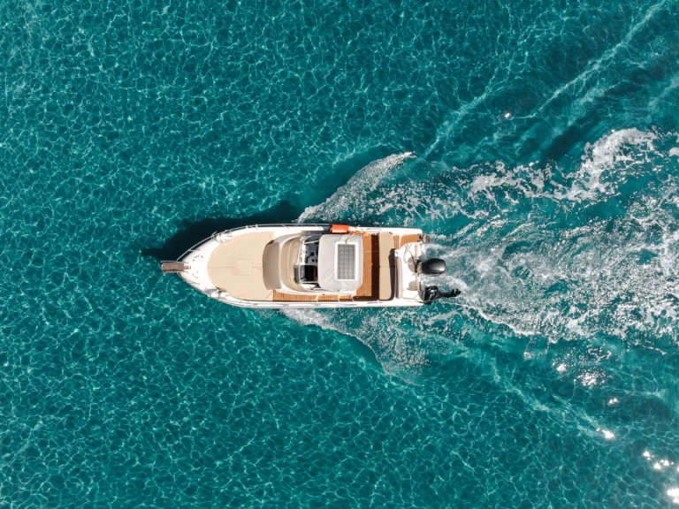 Wynajem Motorówka Poseidon z patentem 