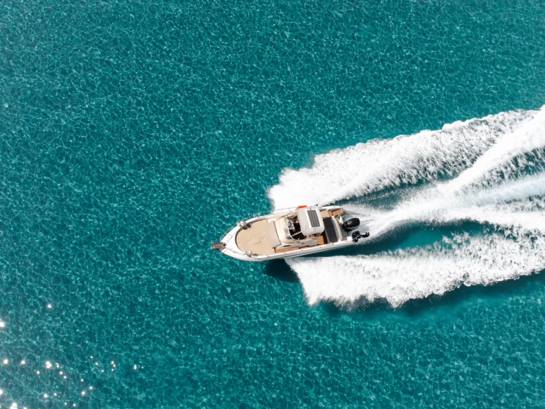 Poseidon Sundeck 755 między profesjonalistami a osobami prywatnymi w Alikanás