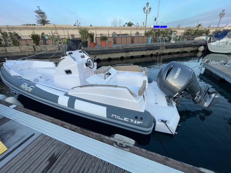 Łódż półsztywna do wynajmu w Milazzo w najlepszej cenie