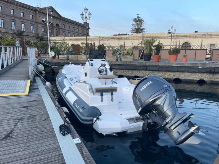 MILE 0.7F między profesjonalistami a osobami prywatnymi w Milazzo