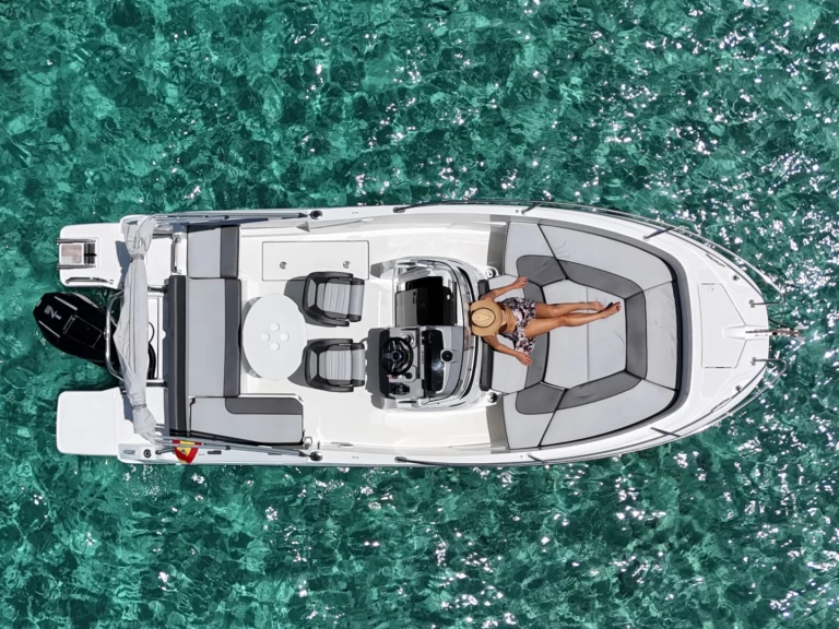 Jeanneau CAP CAMARAT 6,5 CC Style między profesjonalistami a osobami prywatnymi w Marina Botafoch