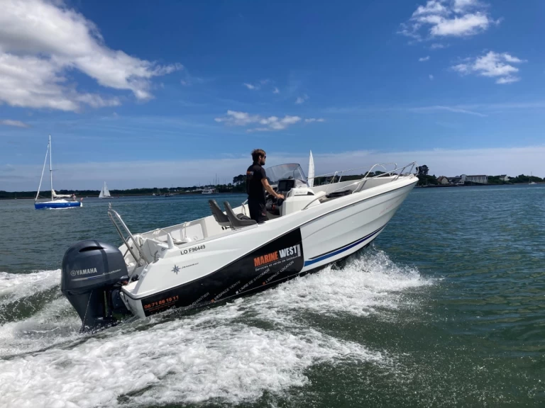 Jeanneau Cap Camarat 6.5 CC Serie 3 między profesjonalistami a osobami prywatnymi w Lorient