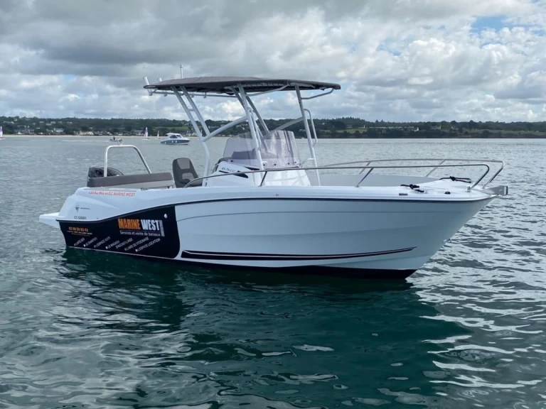 Wynajem w La Forêt-Fouesnant- Jeanneau Cap Camarat 6.5 CC Serie 3 na SamBoat