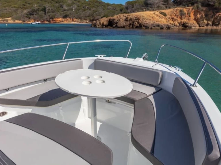 Wynajem Motorówka w La Forêt-Fouesnant - Jeanneau Cap Camarat 6.5 CC Serie 3