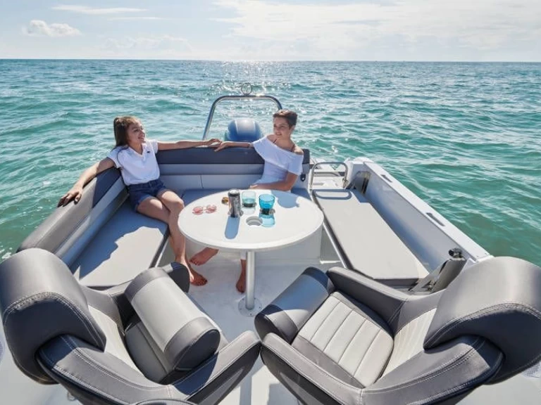 Wynajmij Jeanneau Cap Camarat 6.5 CC Serie 3 w La Forêt-Fouesnant