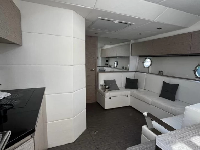 Wynajem łodzi Capri tanio Parana 38