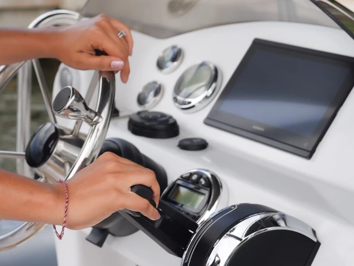 Wynajem Łódż półsztywna w Simpson Bay - Rib 760