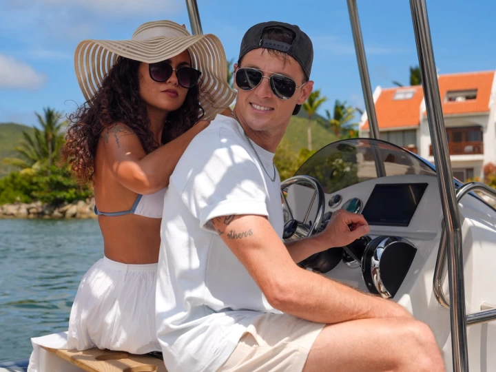 Łódż półsztywna do wynajmu w Simpson Bay w najlepszej cenie