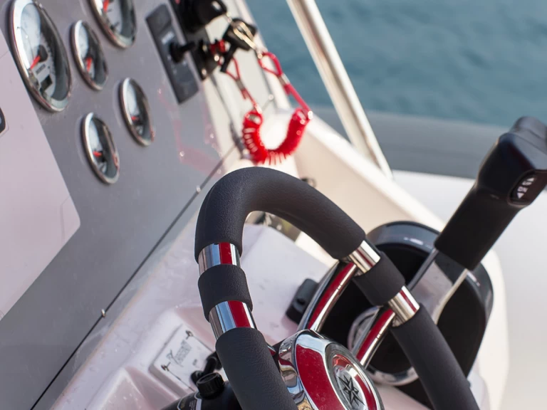 Wynajem Łódż półsztywna w Split Port - Marlin Boat Dynamic 790 pro