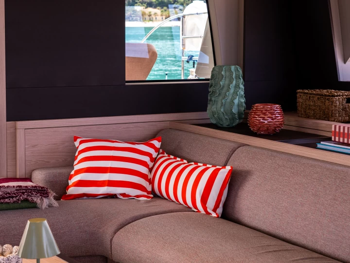 Wynajem Katamaran Lagoon z patentem 