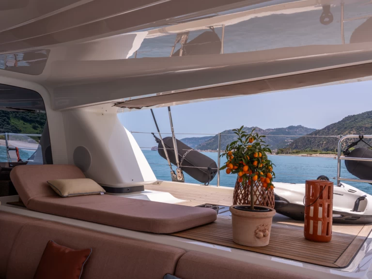 Wynajmij Lagoon Lagoon Sixty 5 w Olbia