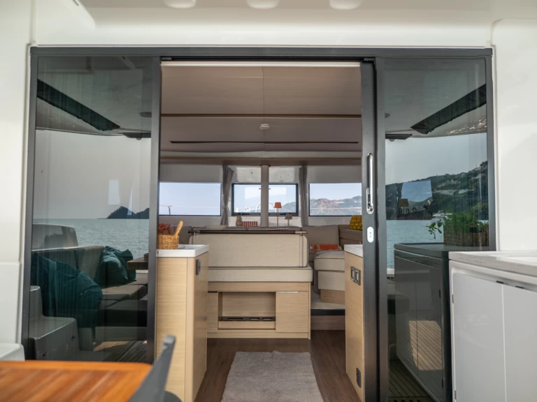 Wynajem Katamaran Lagoon z patentem 