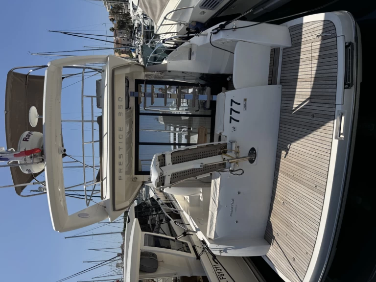 Wynajmij Jeanneau Prestige 350 Fly w Antibes