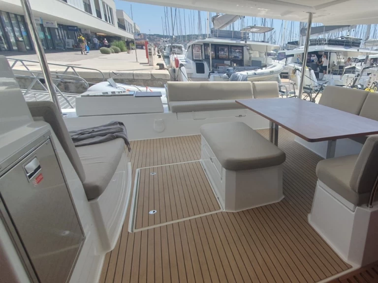Wynajmij Katamaran z lub bez skippera Fountaine Pajot w Donji Seget