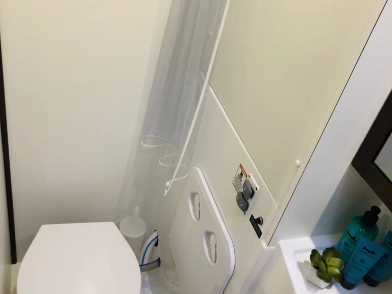 Wynajem Katamaran Lagoon z patentem 