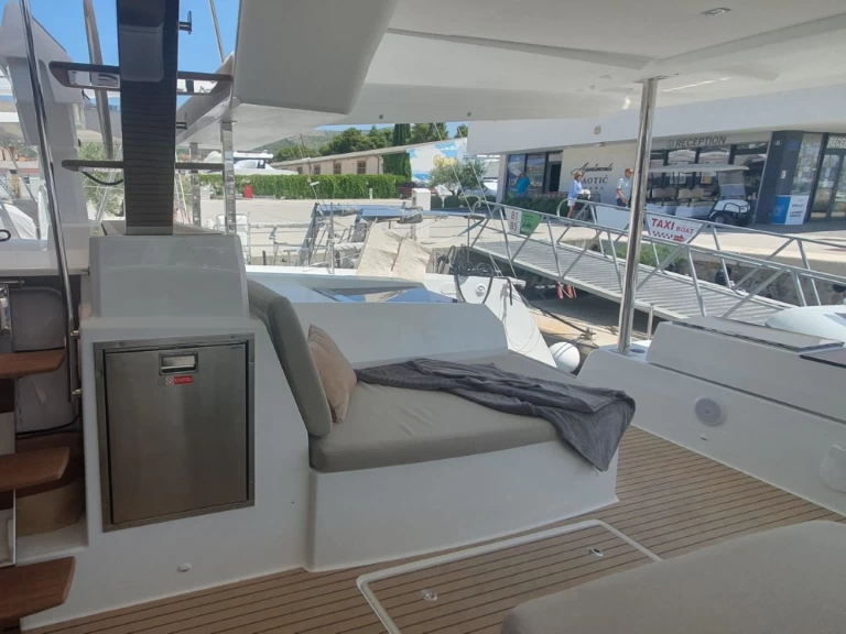 Wynajmij Fountaine Pajot Aura 51 w Donji Seget