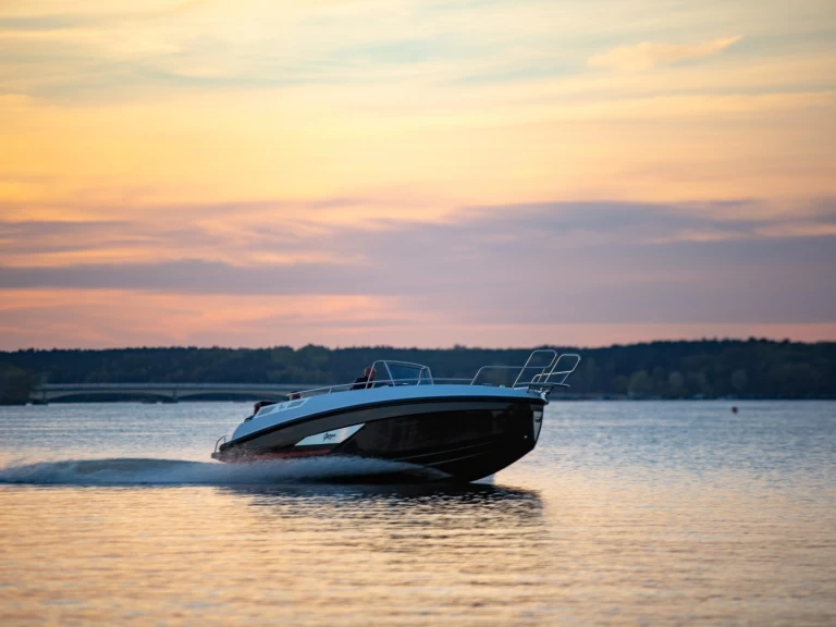 Wynajem Motorówka Arrow Arabis 23 z patentem 