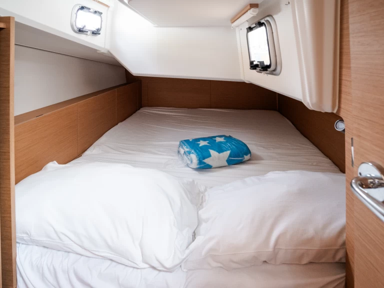 Jeanneau Sun Odyssey 380 między profesjonalistami a osobami prywatnymi w Castiglioncello