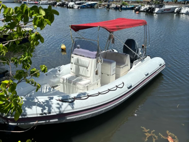 Łódż półsztywna do wynajmu w Saint-François w najlepszej cenie