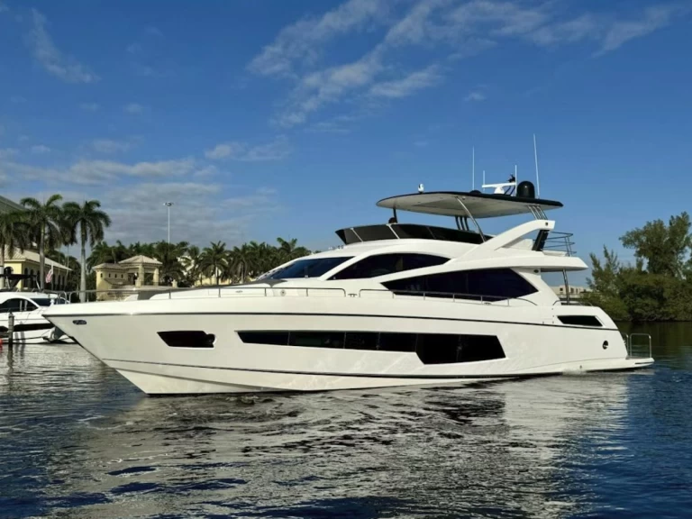 Sunseeker Sunseeker 75 Yacht między profesjonalistami a osobami prywatnymi w Donji Seget