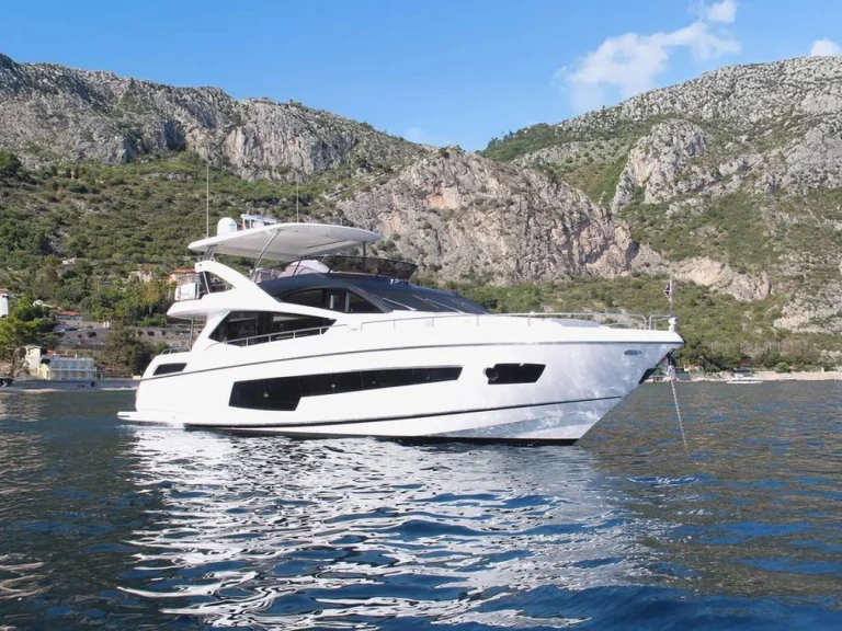 Wynajmij Sunseeker Sunseeker 75 Yacht w Donji Seget