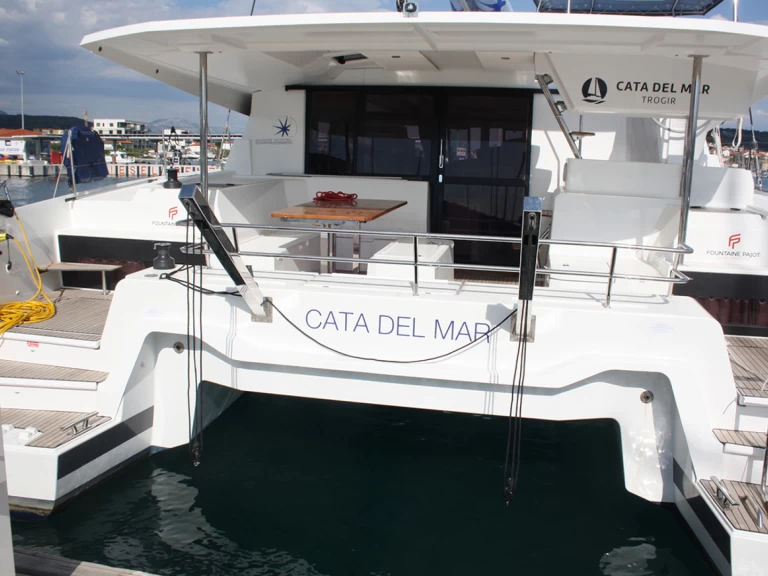 Katamaran do wynajmu w Donji Seget w najlepszej cenie