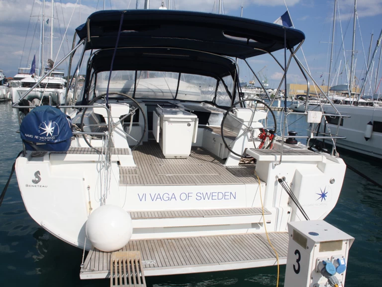Wynajem Żaglowiec Bénéteau z patentem 