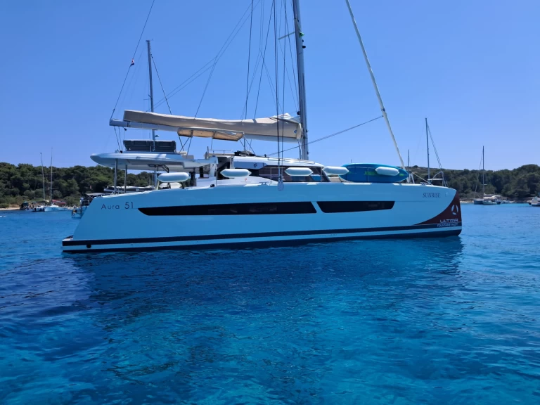 Wynajmij Fountaine Pajot Aura 51 w Donji Seget