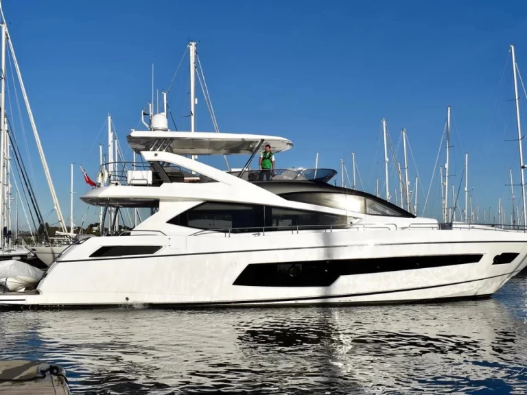 Wynajmij Sunseeker Sunseeker 75 Yacht w Donji Seget