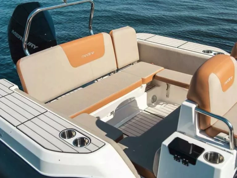 Zodiac ZODIAC MEDLINE 7.5 między profesjonalistami a osobami prywatnymi w La Rochelle