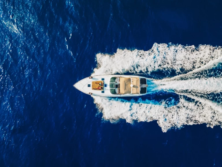 Wynajem Motorówka Cranchi z patentem 