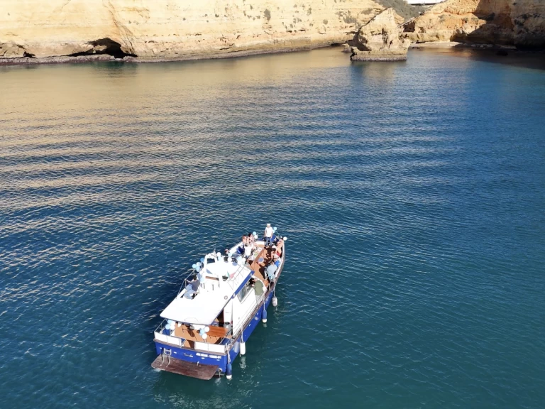 Wynajem Motorówka Yate Cantiere Navale z patentem 