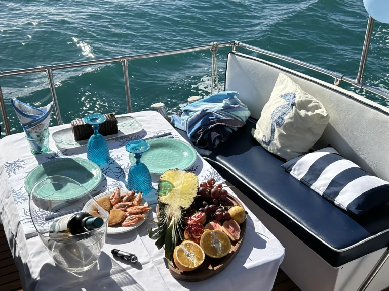 Motorówka do wynajmu w Portimão w najlepszej cenie