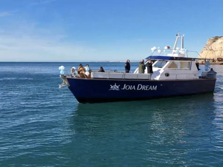 Yate Cantiere Navale Yate Sciallino między profesjonalistami a osobami prywatnymi w Portimão