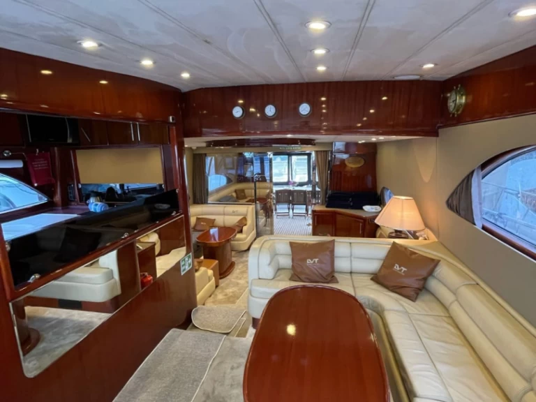 Wynajem Luksusowy jacht costom made z patentem 