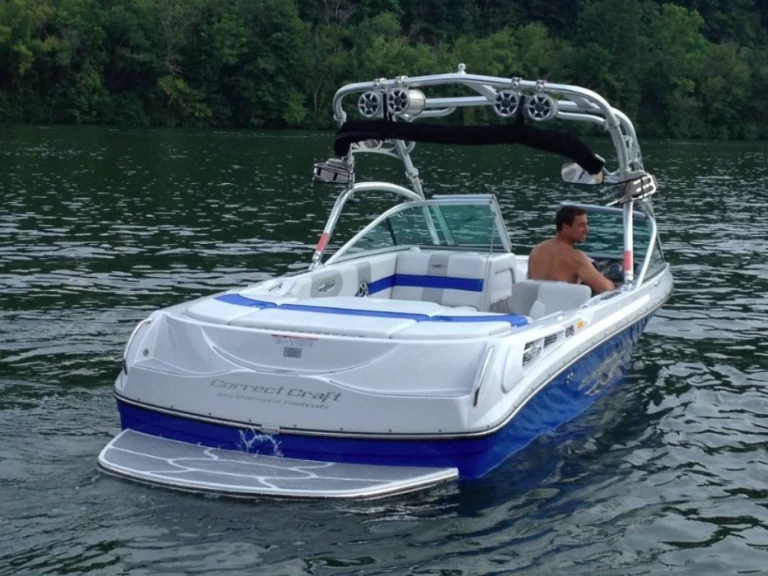 Wynajem w Sevrier- Nautique Correct Craft Competition Ski Boat 2001 na SamBoat
