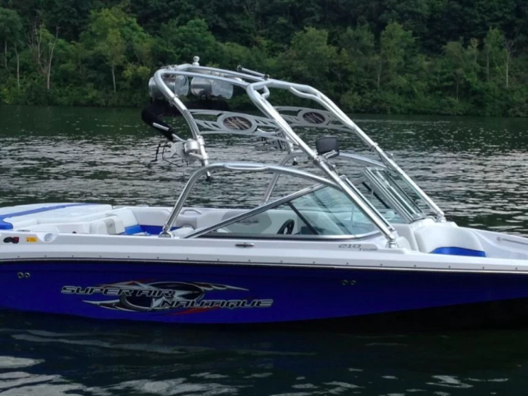 Wynajmij Nautique Correct Craft Competition Ski Boat 2001 w Sevrier
