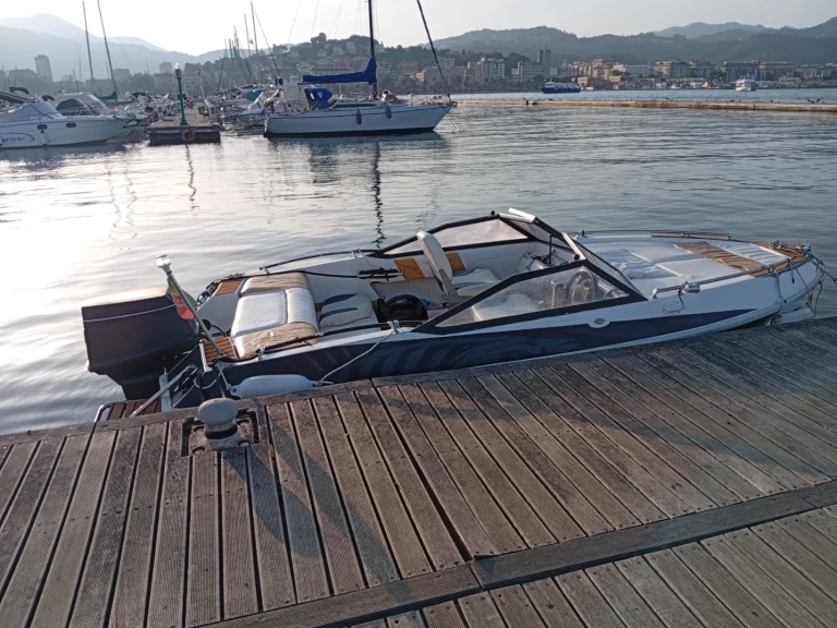 Wynajmij Motorówka z lub bez skippera hellas pegasus + selva xrs 40 HP w Porto Mirabello