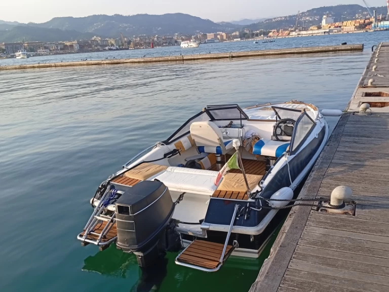 hellas pegasus + selva xrs 40 HP Pegasus między profesjonalistami a osobami prywatnymi w Porto Mirabello