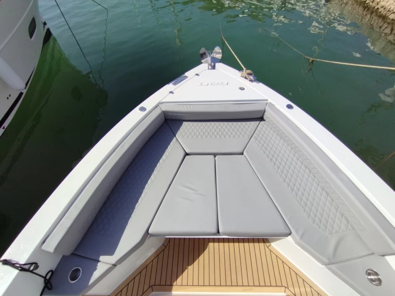 Wynajmij DE ANTONIO Yachts D29 Open w Mahon