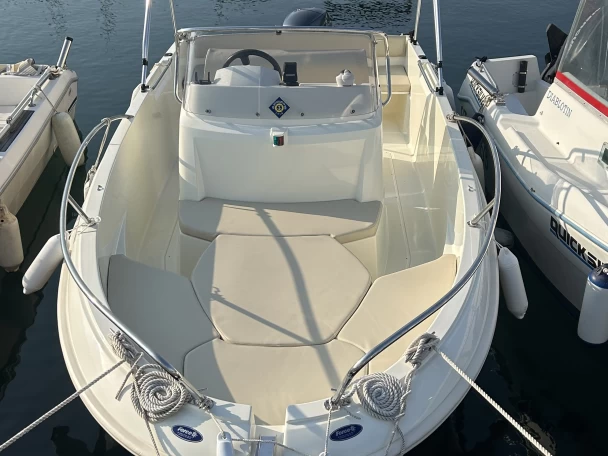 Jeanneau cap-camarat 505 Style między profesjonalistami a osobami prywatnymi w Saint-Raphael