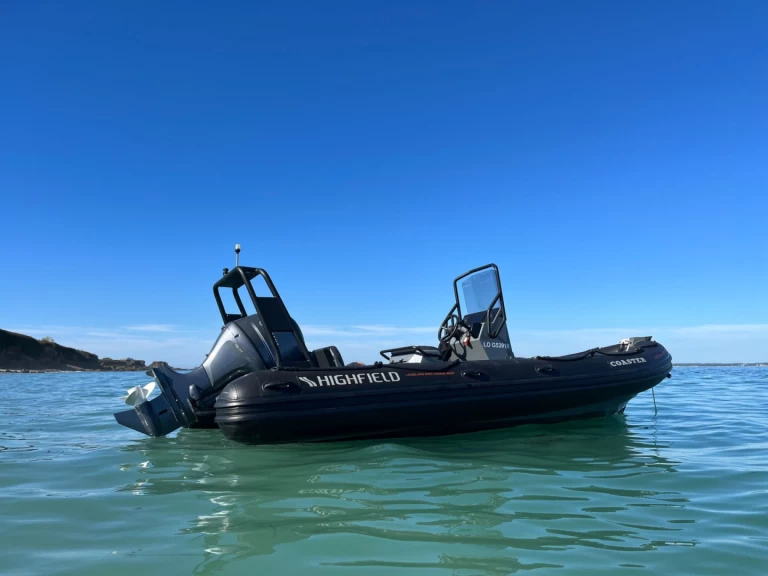 Highfield COASTER 60 między profesjonalistami a osobami prywatnymi w Lorient