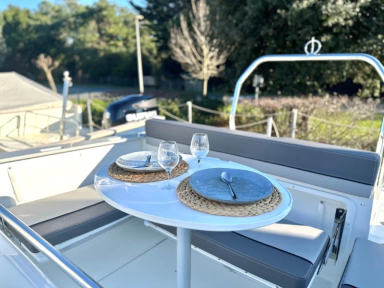 Wynajem w La Flotte- Jeanneau Cap Camarat 7.5 CC na SamBoat