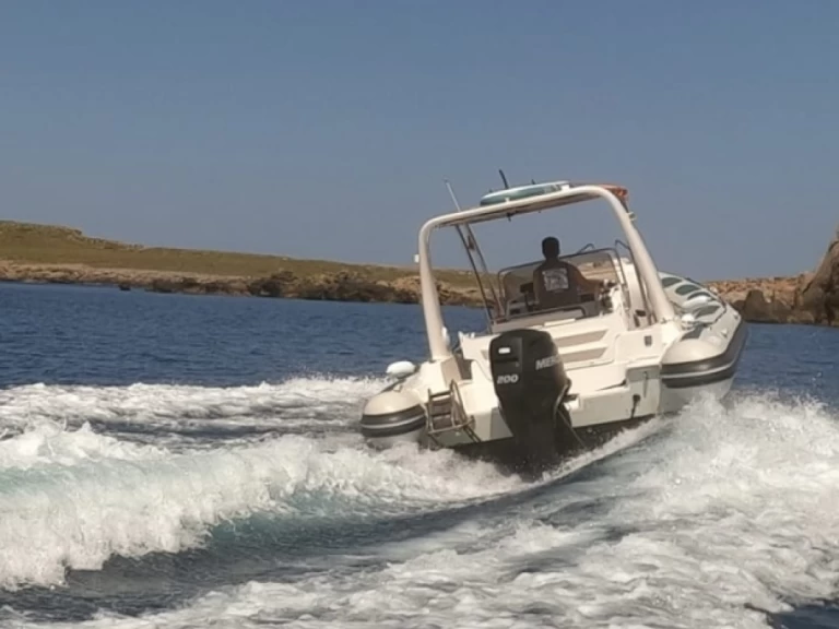 Wynajem łodzi Fornells tanio day cruiser 800