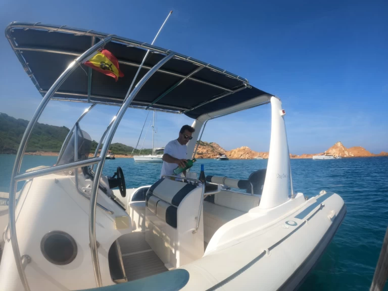 Wynajem Motorówka w Fornells - Astec day cruiser 800