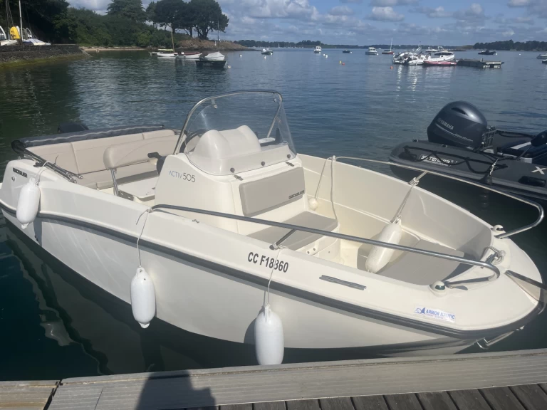 Quicksilver Activ 505 między profesjonalistami a osobami prywatnymi w Le Palais