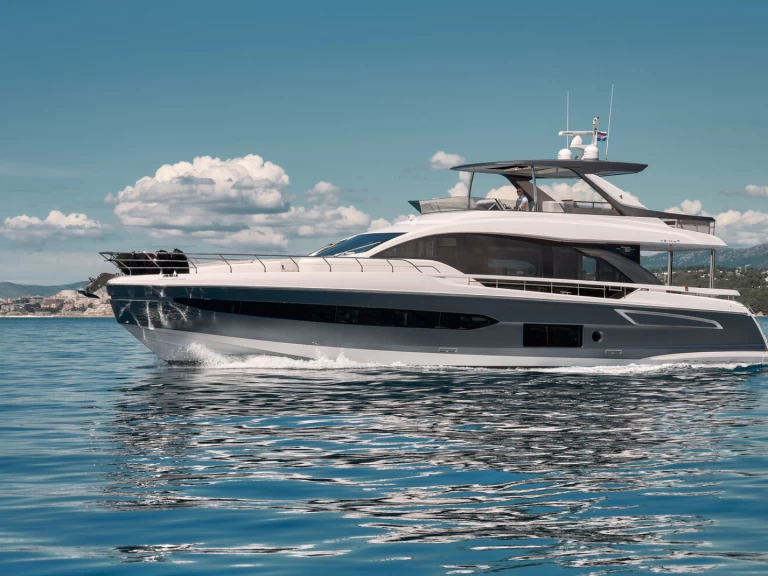 Wynajem w Podstrana- Azimut Azimut 78 Fly - 4 + 1 cab. na SamBoat