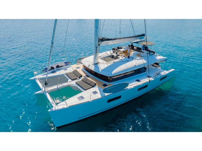 Lagoon Lagoon 620 między profesjonalistami a osobami prywatnymi w Cugnana Verde