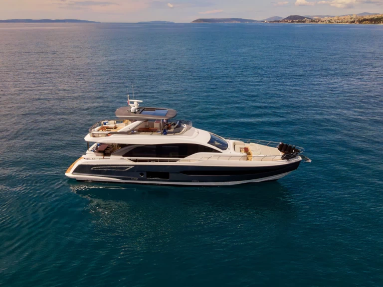 Wynajem w Podstrana- Azimut Azimut 78 Fly - 4 + 1 cab. na SamBoat