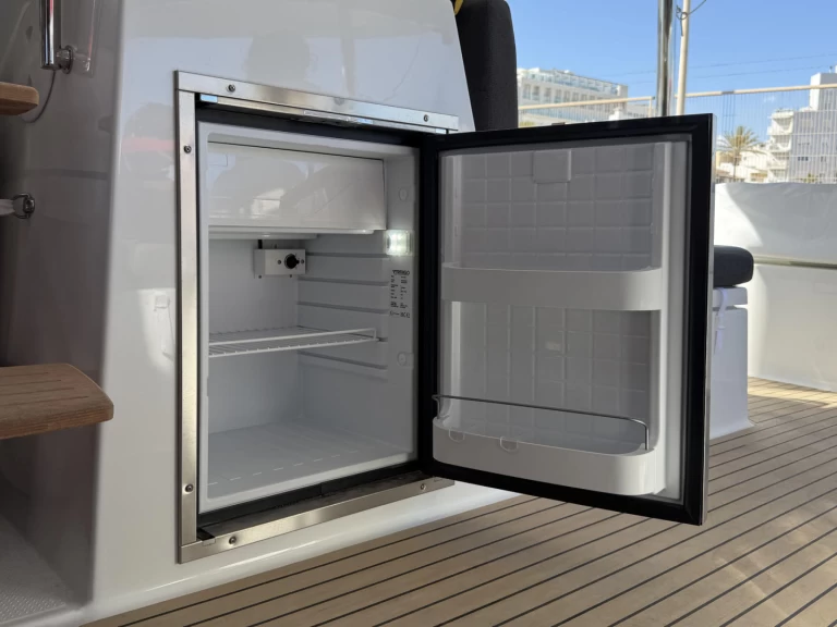 Fountaine Pajot Elba 45 między profesjonalistami a osobami prywatnymi w Can Pastilla
